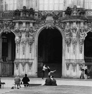 Zwinger Ballettprobe : Ballettprobe vor dem Wallpavillon im Dresdner Zwinger
