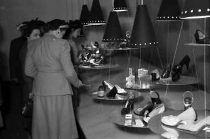 Basel: Bally, Schuhe, Stand