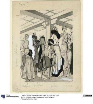 Frauen in Abendkleidern