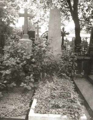 Grabmal für den Maler Julius Eduard Mařák : Grabmal für den Maler Julius Eduard Mařák. Sandstein. Prag-Vyšehrad, Friedhof Vyšehrad