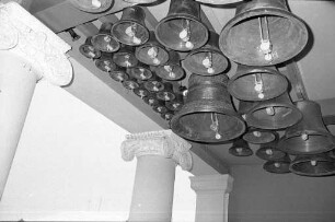 Glockenspiel in der Loggia des Karlsruher Rathauses. Offizielle Übergabe am 19. Dezember 1981