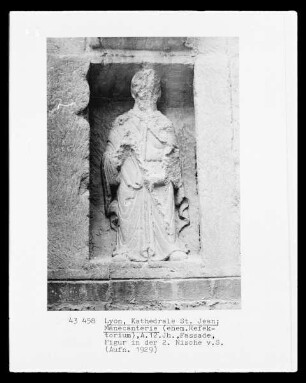 Figur eines Bischofs oder Heiligen
