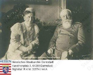 Friedrich I. Großherzog v. Baden (1826-1907) / Porträt mit seiner Frau Luise geb. Prinzessin v. Preußen (1838-1923) / sitzend, Halbfiguren