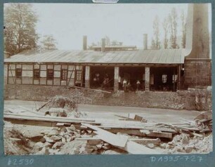 Der Eisenhammer (König-Friedrich-August-Hütte) in Potschappel (Freital) nach dem Hochwasser vom 30./31. Juli 1897 (oder ein anderer Industriebau)