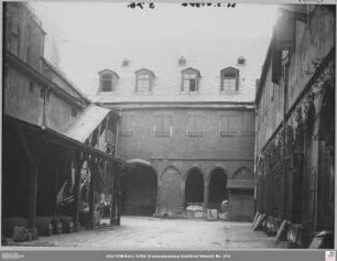 Karmeliterkloster: Kreuzgang von Osten