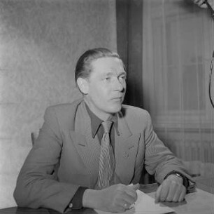 Porträtaufnahmen von Hans-Joachim Laabs, Staatssekretär des Ministeriums für Volksbildung der DDR : Porträt von Hans-Joachim Laabs