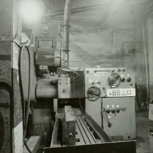 VE Braunkohlenkombinat Senftenberg, Brikettfabrik Sonne (I 1952-1954, II 1961-1962). Formzeug-Schleifautomat : Freienhufen. VE Braunkohlenkombinat Senftenberg, Brikettfabrik Sonne (I 1952-1954, II 1961-1962). Formzeug-Schleifautomat