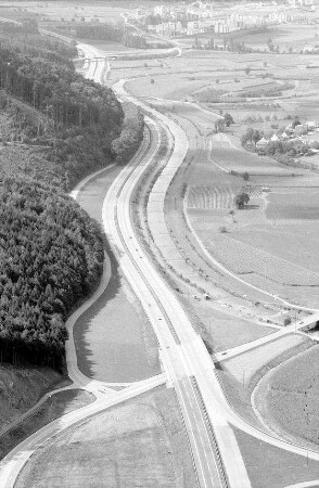 Suggental: Autobahn neben der Elz, bei Suggental