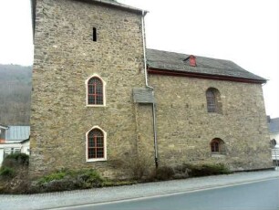 Niederscheld-Ansicht von Norden-Kirche im Kern Spätromanisch-Nach Brand 1762 im Langhaus erneuert mit Einbau von Emporen in 2 Ebenen-Obergeschoß des Kirchturms mit Schießscharten