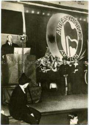Ernst Thälmann spricht in Essen, 1932