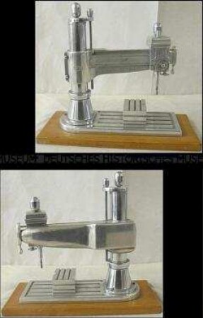 Tischzier in Form einer Bohrmaschine