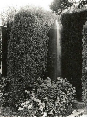 Grabstätte von August Bebel und seiner Frau Julie : Grabstätte von August Bebel und seiner Frau Julie (nach 1910). Zürich, Zentralfriedhof