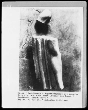 Fragment vom ehemaligen Westlettner des Mainzer Domes: Ein Arm?