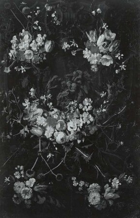 Blumenumranktes Steinrelief der Anbetung der Hirten