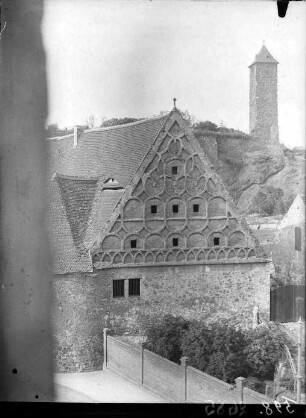 Unterburg Giebichenstein und Bergfried Oberburg. Südgiebel des Westbaues an der Kröllwitzer Straße