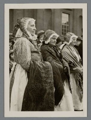 Niederschlesien. Riesengebirge. Schreiberhau. Frauen in schlesischen Trachten