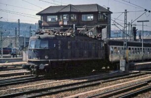 Stuttgart Hbf. Ausfahrt Gleis 3 Lok 118 016 E Bnb-Wagen Stw1