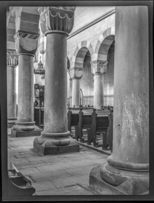 Kirche, Romanische Säulen