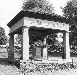 Gefallenendenkmal (Denkmalanlage); Gedern, Schloßberg (bei Nr. 10)