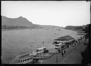 Rhein bei Rolandseck mit Anlegestelle