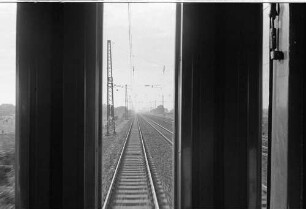 Mülheim: Bahnstrecke an der Ruhr bei Mülheim, aus dem letzten Wagen des Zuges