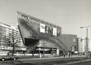 Dresden-Altstadt. UFA-Palast, St. Petersburger Straße (1993/1998, Coop Himmelb(l)au). Ansicht von Südsüdost
