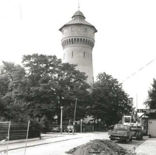 Pegau, Georg-Heydmann-Platz. Wasserturm (1906). Straßenansicht