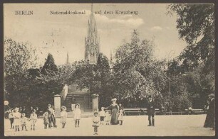 Ansichtskarte Kindergruppe vor dem "Nationaldenkmal auf dem Kreuzberg"
