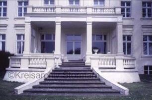 Blumendorf: Gut: Herrenhaus: Südseite: Terrasse mit Freitreppe