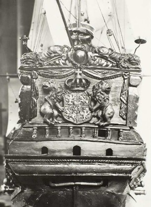 Schiffsmodell: Dreimaster mit doppeltem Kanonendeck : Schiffsmodell, 18. Jh. (Rüstkammer Dresden)