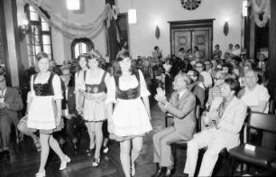 Freiburg: Kaufhaussaal; Verabschiedung der Weinkönigin 1972
