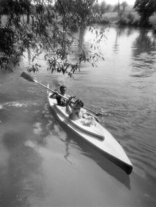 Paddelboot (wahrscheinlich auf der Pegnitz)