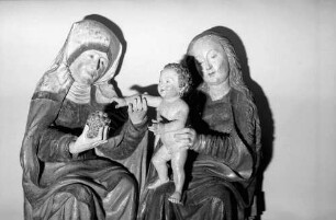 Freiburg: Augustinermuseum, Weinmotiv, Freiburg, Anna Selbdritt, Lindenholz aus einer Kapelle der Umgebung