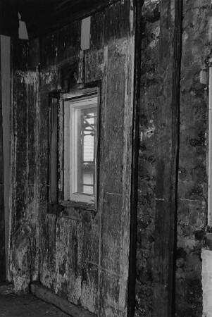 Tetzelhaus. Bohlenstube. Südwand mit rechtem Fenster