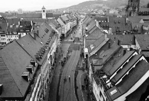 Freiburg: Blick vom Martinstor auf Kaiser-Joseph-Straße nach Umbau Fußgängerzone