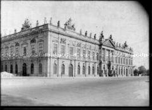 Hauptportal des Zeughauses