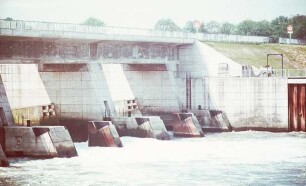 Bau des Wehrs der Staustufe Iffezheim/Rhein