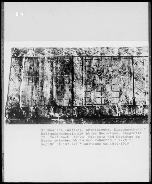 Reliquienschrein des Abtes Nanthelm (Nantelmus), Längsseite II, Dach, Detail: Ecclesia und Kreuzigungsgruppe