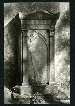 Bei Landau. Grabstein des Pfarrers Bruckner, 1832