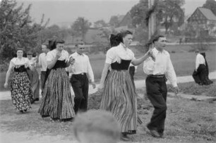 Maibauwerfen in Panschwitz-Kuckau. : Mejemjetanje w Pančicach-Kukowje.