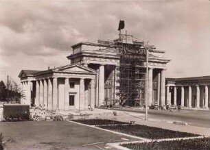 Berlin, Brandenburger Tor während der Wiederherstellung
