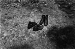 Abgenutzte Schuhe : Zwei Paar babgenutzte Schuhe.