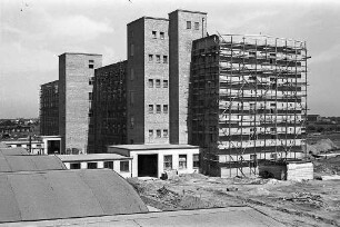 Bau der Siemens-Werke bei Knielingen. Beginn des zweiten Bauabschnitts.