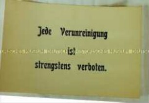 Schild "Jede Verunreinigung ist strengstens verboten"