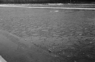 Eisschollen : Eisschollen auf einem Fluss, vermutlich auf der Weißen Elster