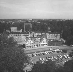 Cottbus-Mitte, Sandower Straße 11/13. Wohn- und Geschäftshäuser. Blick vom Gerichtsturm nach Norden