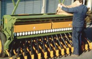 Fotografie: Sätechnik, Getreide, Kastendrillmaschine, Befüllung