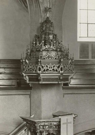 Döbeln, Nicolaikirche, Innenraum, Kanzel : Renaissancekanzel von David Schatz, 1599, mit Schalldeckel