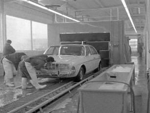 Eröffnung einer vollautomatischen Autowaschanlage in der Stuttgarter Straße.