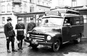 Freiburg: Unfallwagen der Polizei Freiburg; mit Polizeibeamten